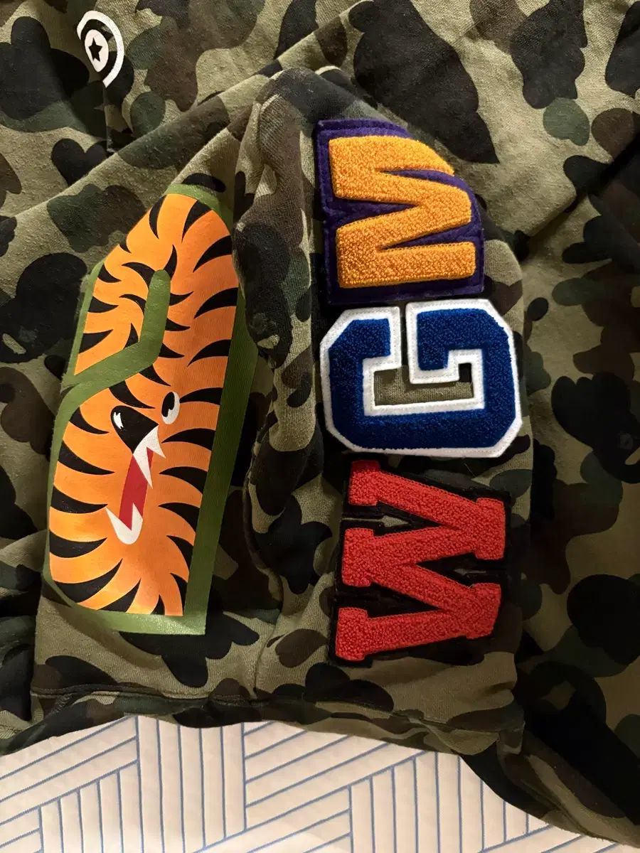 正規品 A BATHING APE アベイシングエイプ 迷彩柄 シャーク ジップ