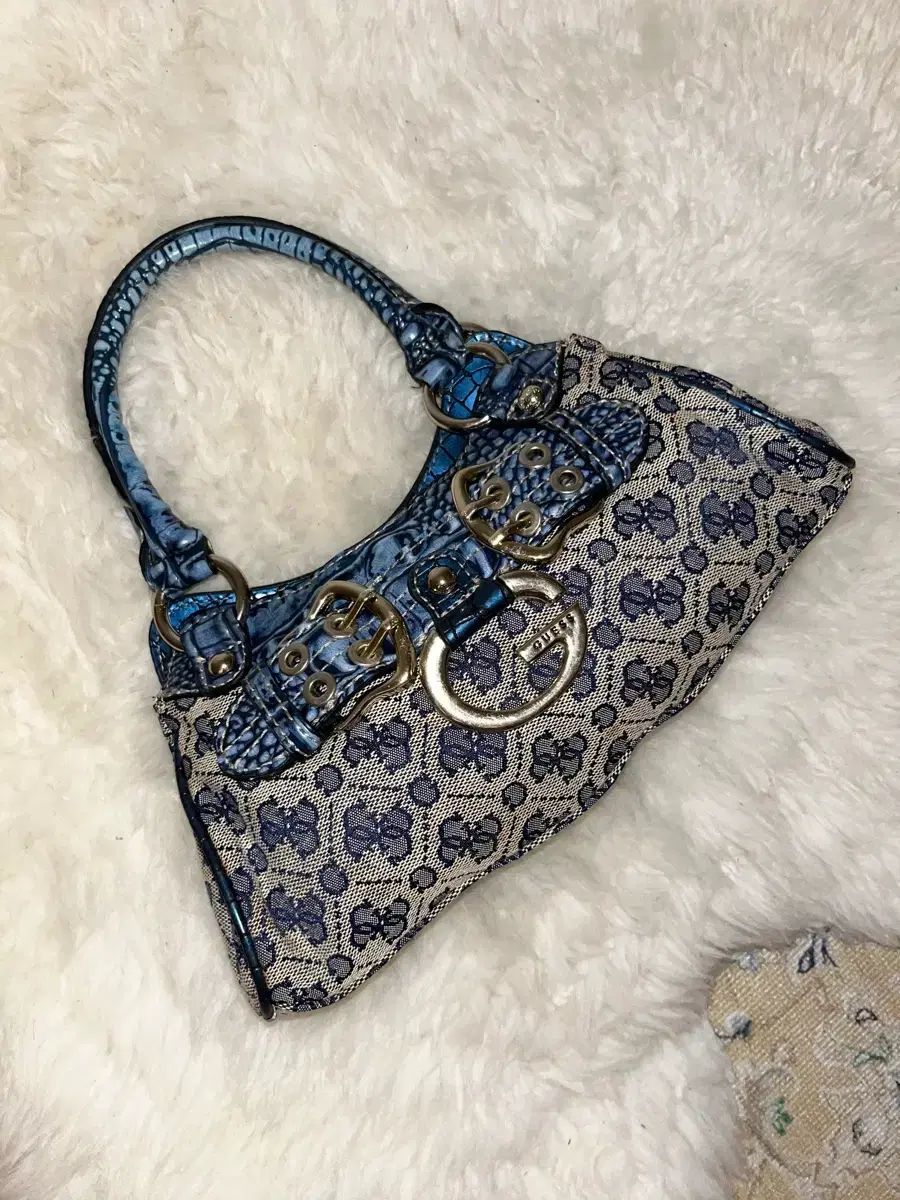 GUESS ミニショルダーバッグ