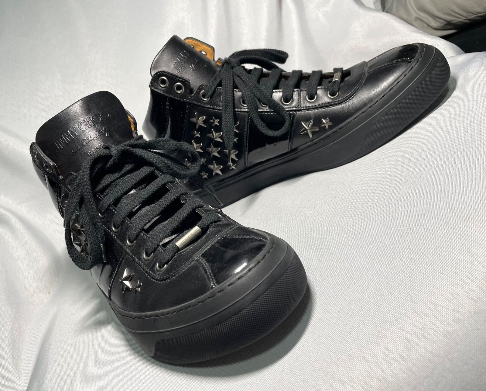 美品 JIMMY CHOO ジミーチュウ ロゴ&スタースタッズ装飾デザイン エナメル＆レザー ハイカットスニーカー 41 25〜26cm メンズ シューズ