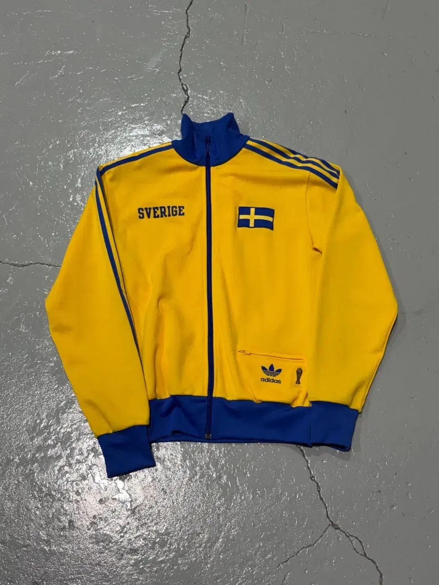 アディダス(adidas) オールド スクール スウェーデン FIFA トラックジャージ ジャージ ジャケット