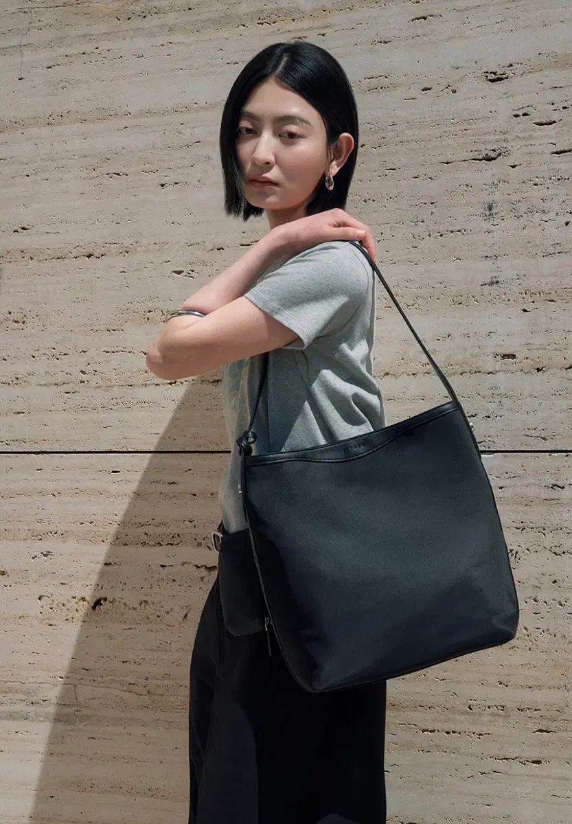 SIYAZU シヤジュ Juno Slouch Bag (ブラック)