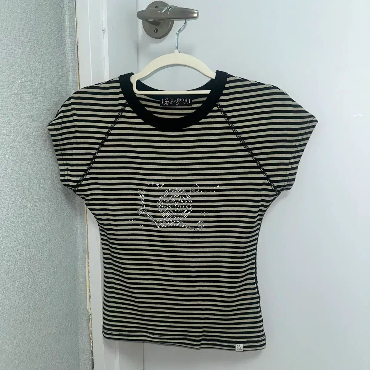エッセイ ストライプ 半袖 Tシャツ ブラック 4,865円