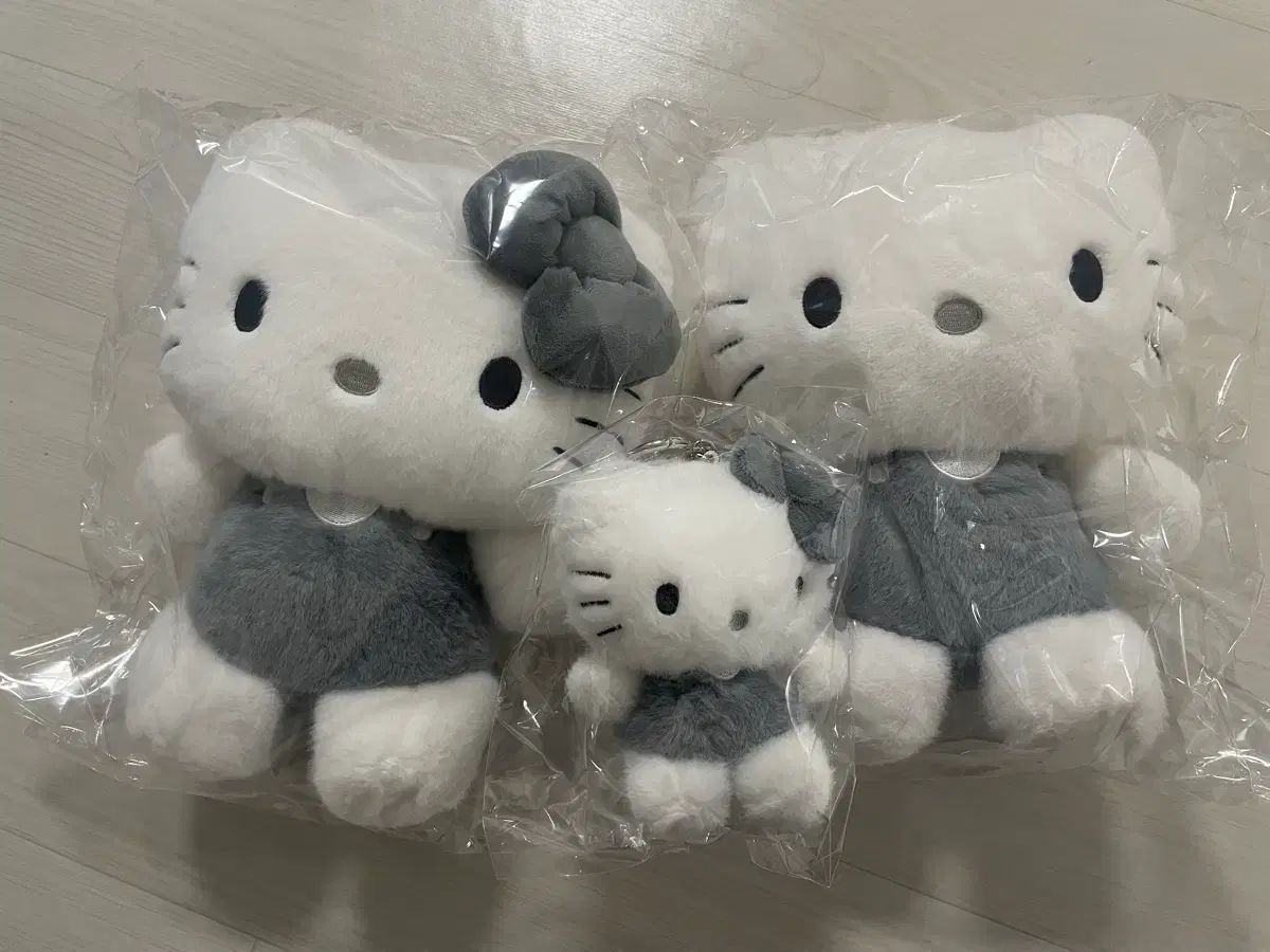 ハローキティ サンリオ(SANRIO) モノクロガーリーふたごコーデデザイン 