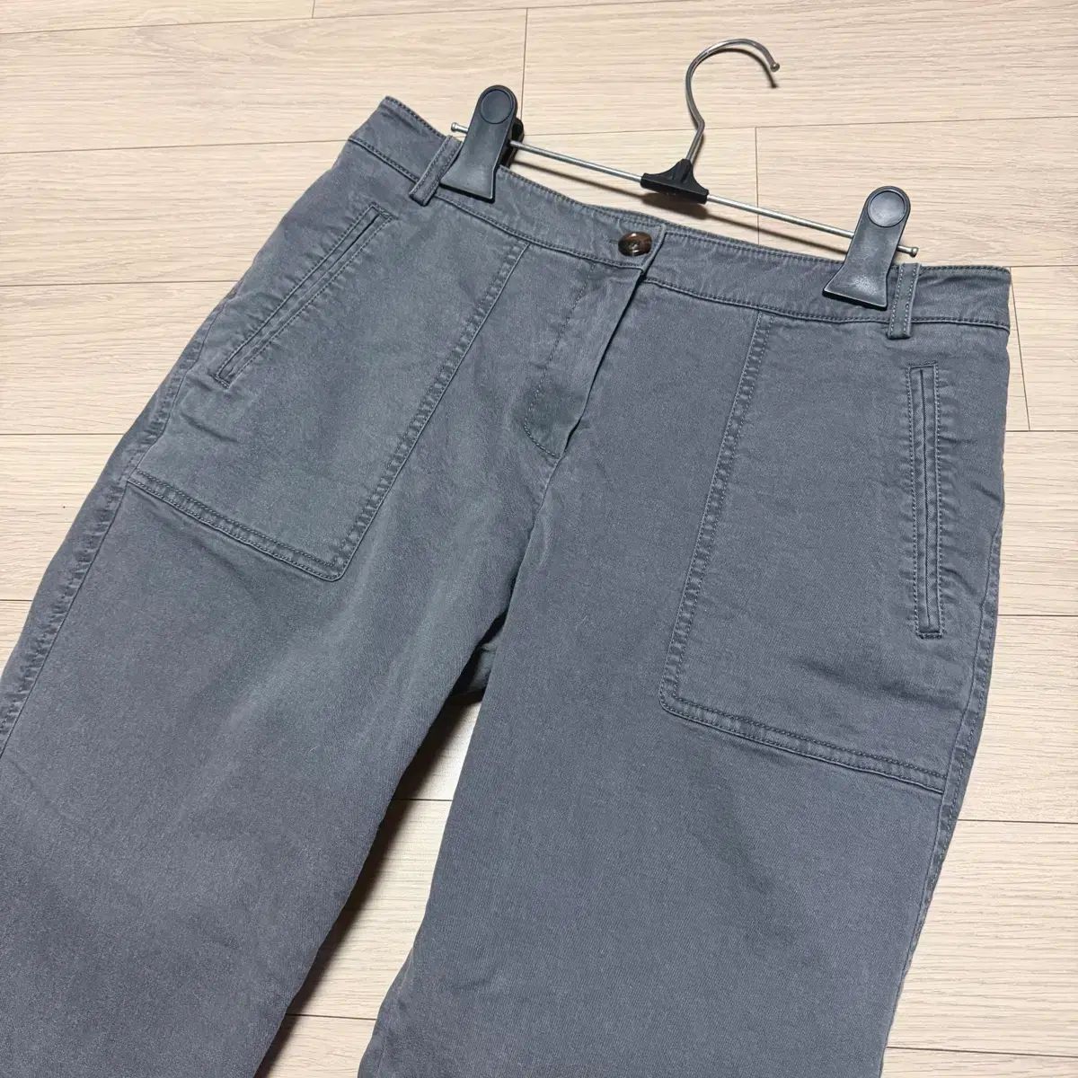 Athe Vanessabruno アッテヴァネッサ ブリューノ コットン クロップド パンツ グレー コットン パンツ ヴィンテージ ウォッシュ スリムフィット