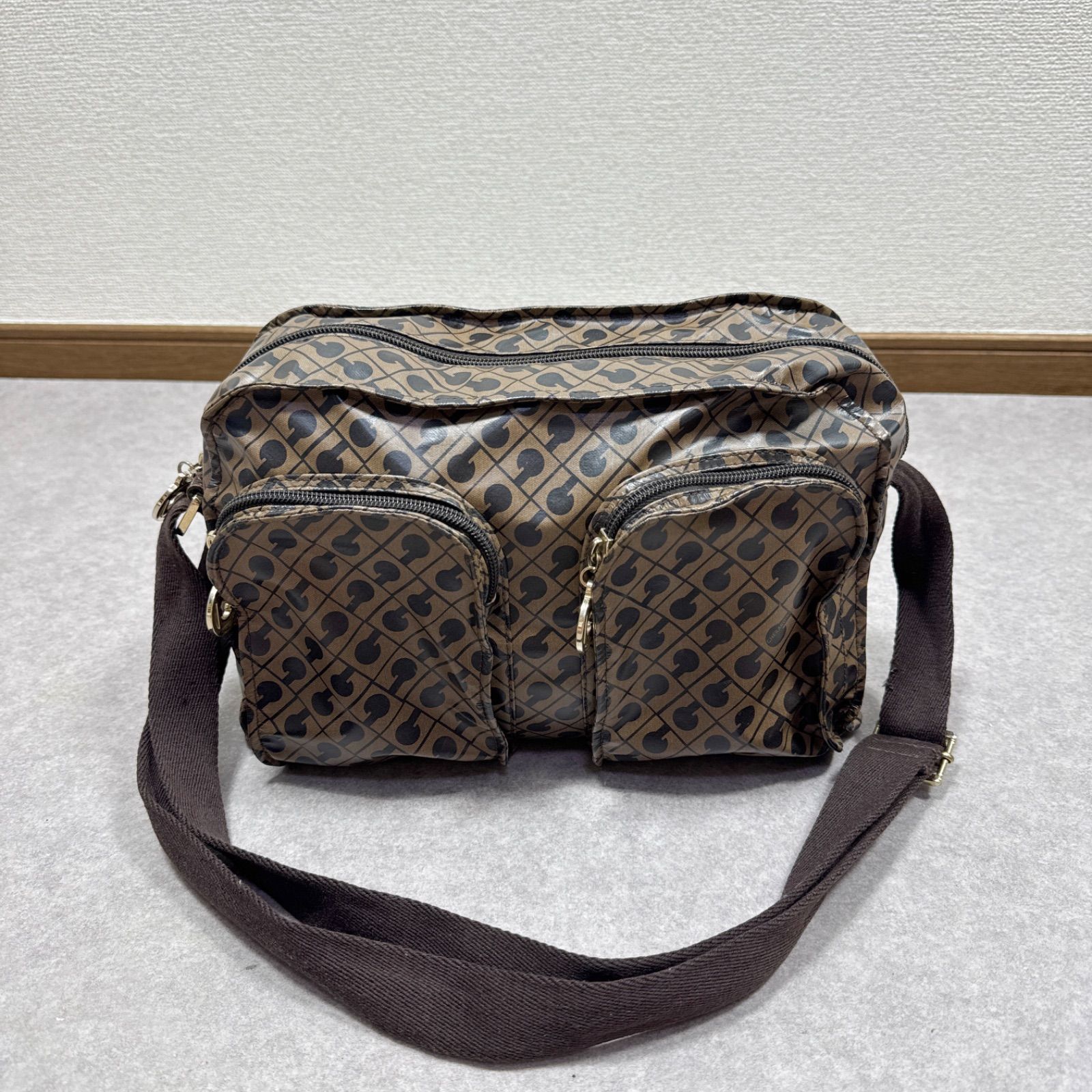 GHERARDINI ゲラルディーニ ショルダーバッグ ファスナーチャーム付き 