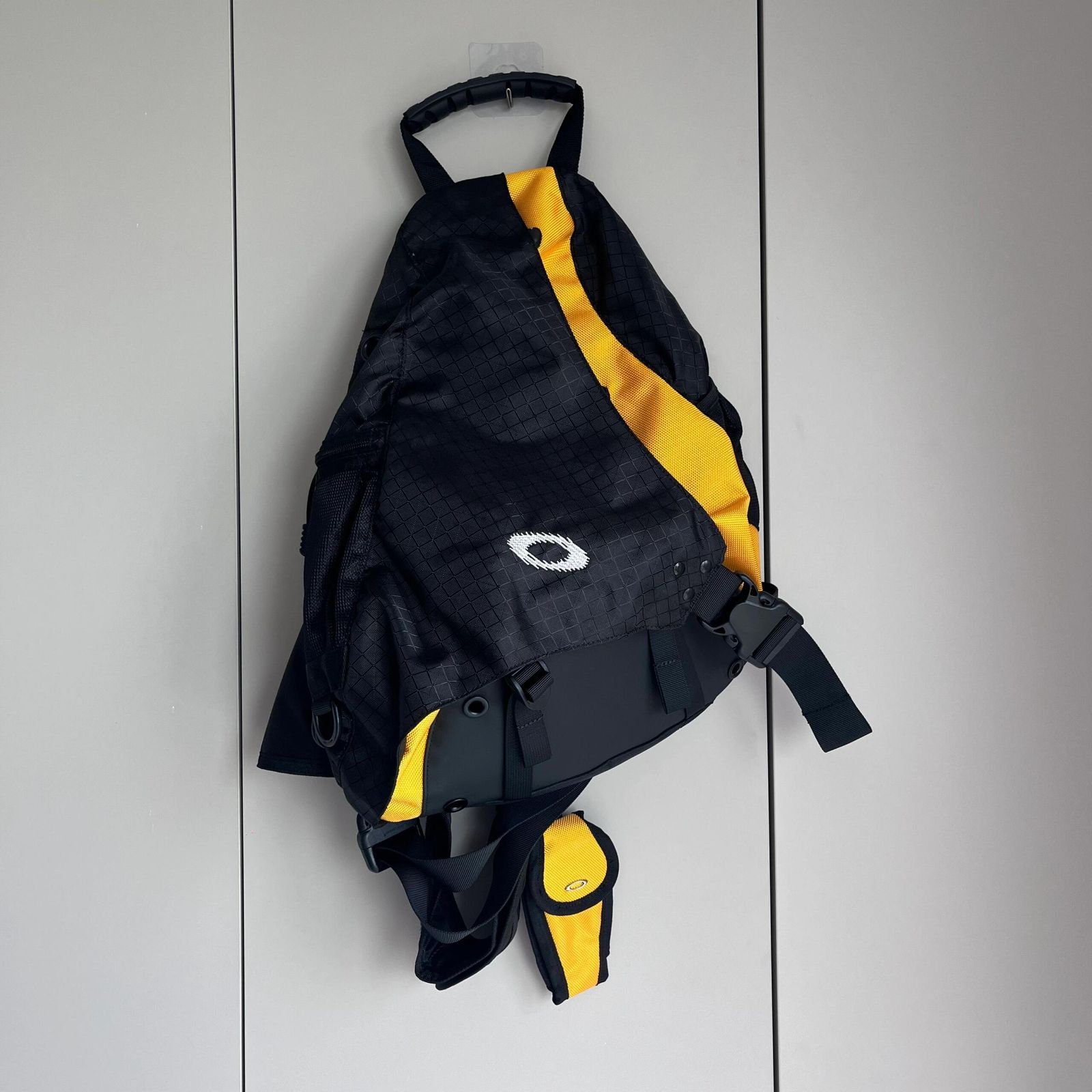大人気】OAKLEY オークリー 00s Y2K ワンショルダーバッグ ボディ 