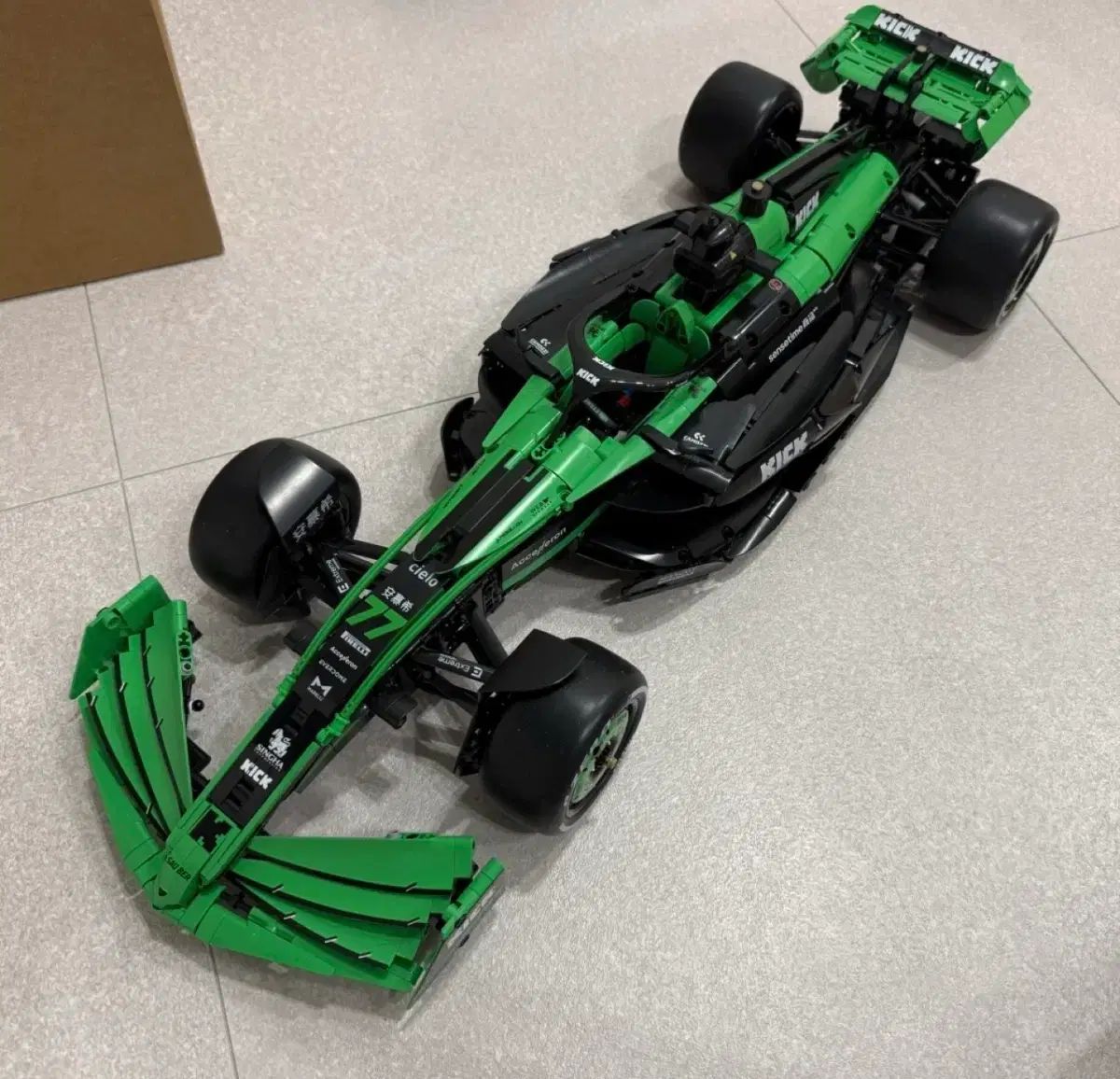 カーダ f1 キックザウバー