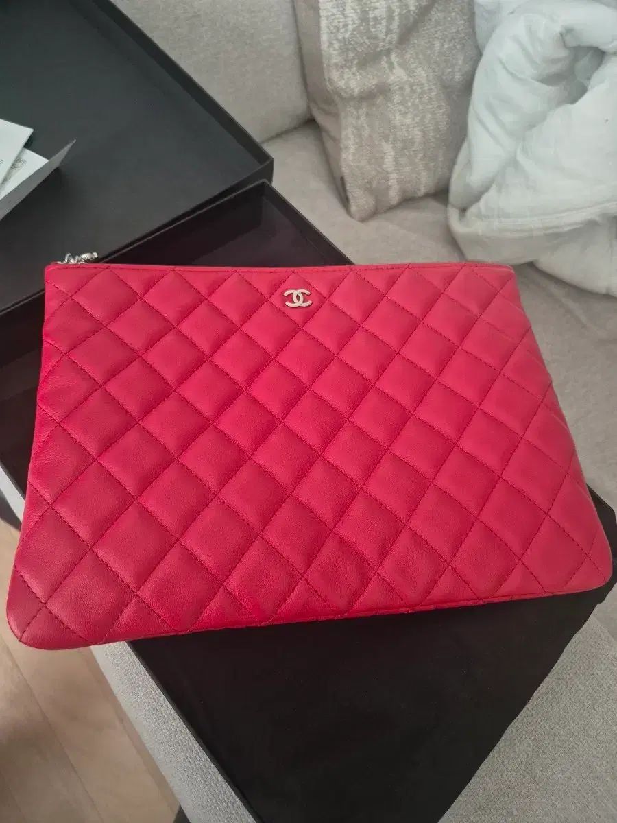 CHANEL シャネル カーフスキン クラッチバッグ Mサイズ レッド