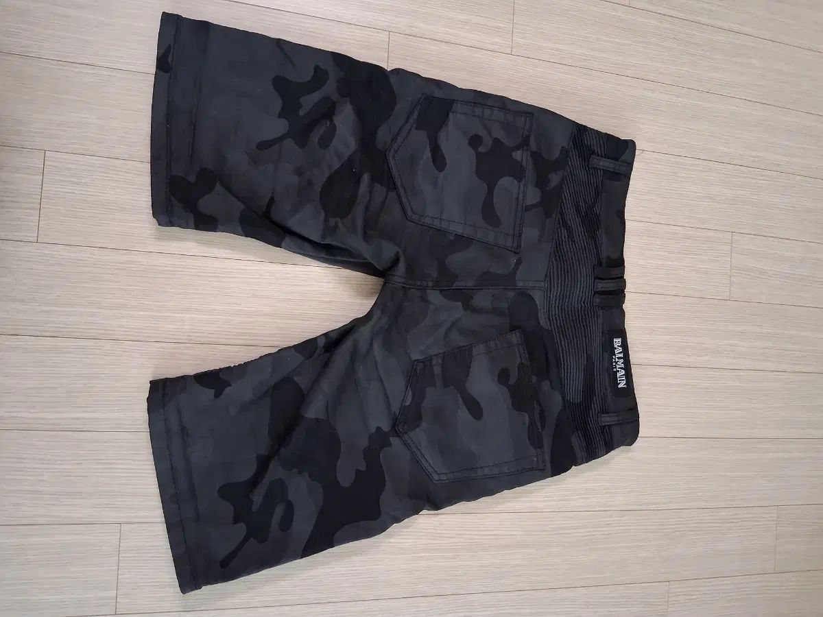 BALMAIN バルマン カモフラージュ ハーフパンツ