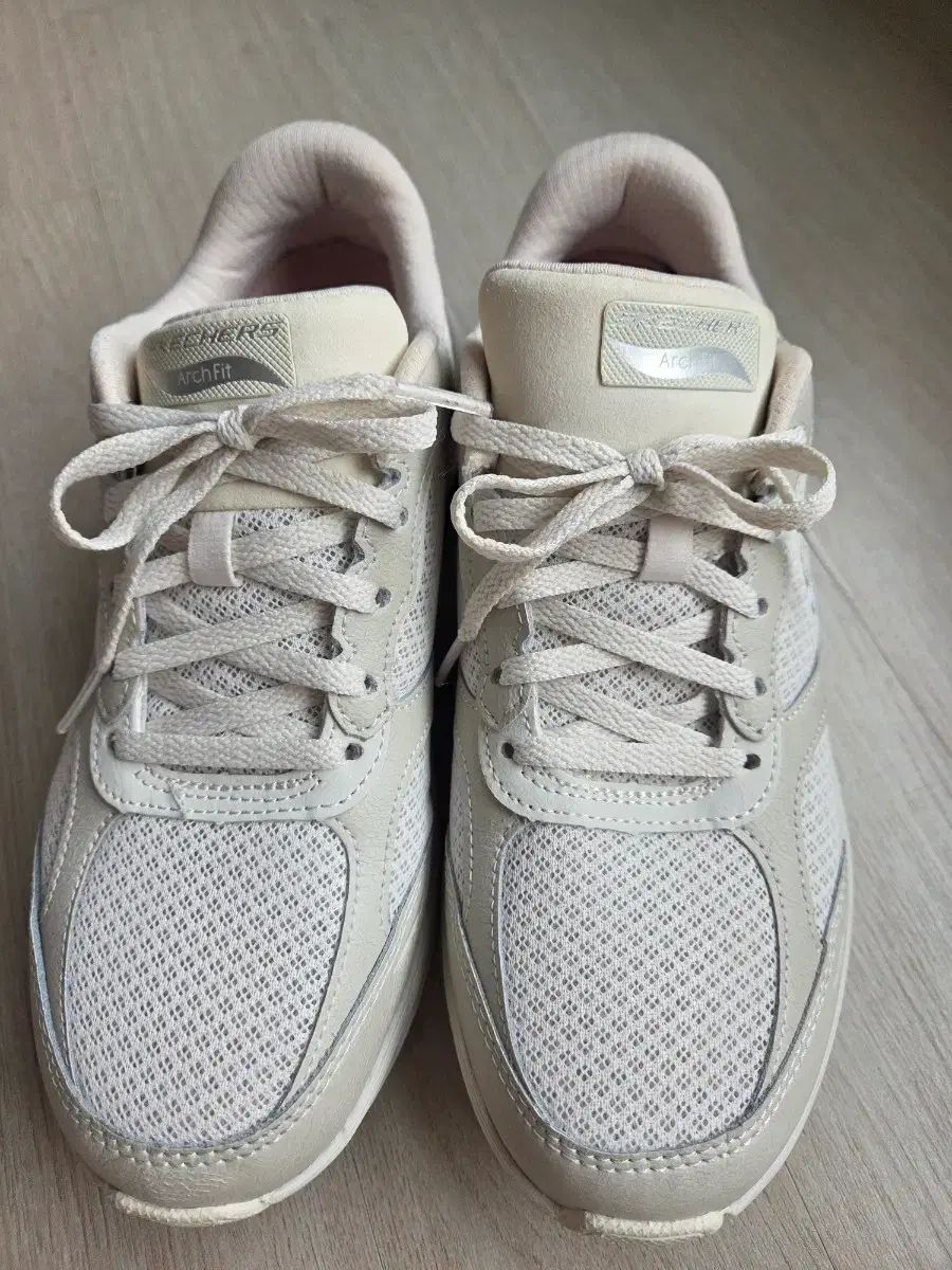 SKECHERS 240 アーチフィット