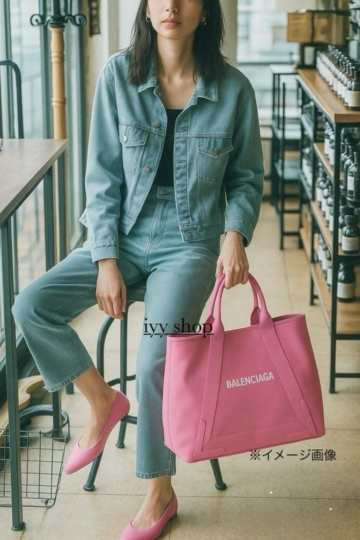 【極美品✨】バレンシアガ ピンク トートバッグ ネイビーカバスM ポーチ付 【極美品✨】バレンシアガ ピンク トートバッグ ネイビーカバスM ポーチ付