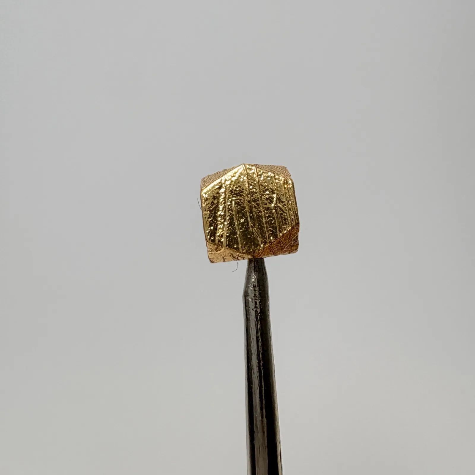 希少】アルタイ隕石 ギベオン系 メテオライト 穴あきパーツ 5.7mm