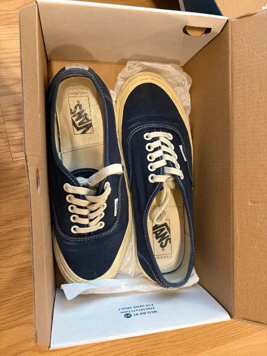 (旧モデル) VANS ヴァンズ ボルト ドレスブルー 255