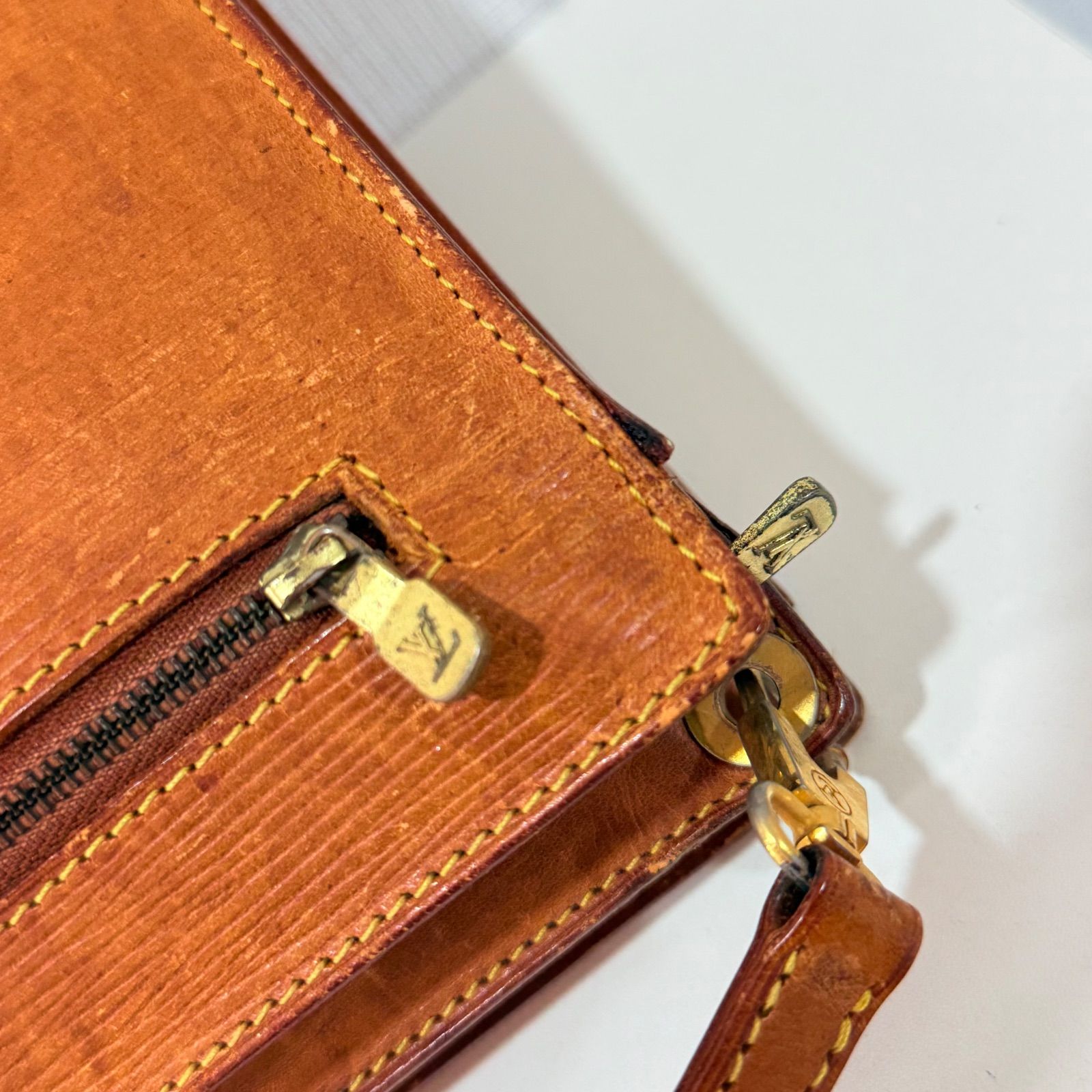 LOUIS VUITTON ルイヴィトン エピ アンギャン ショルダーバック美品 