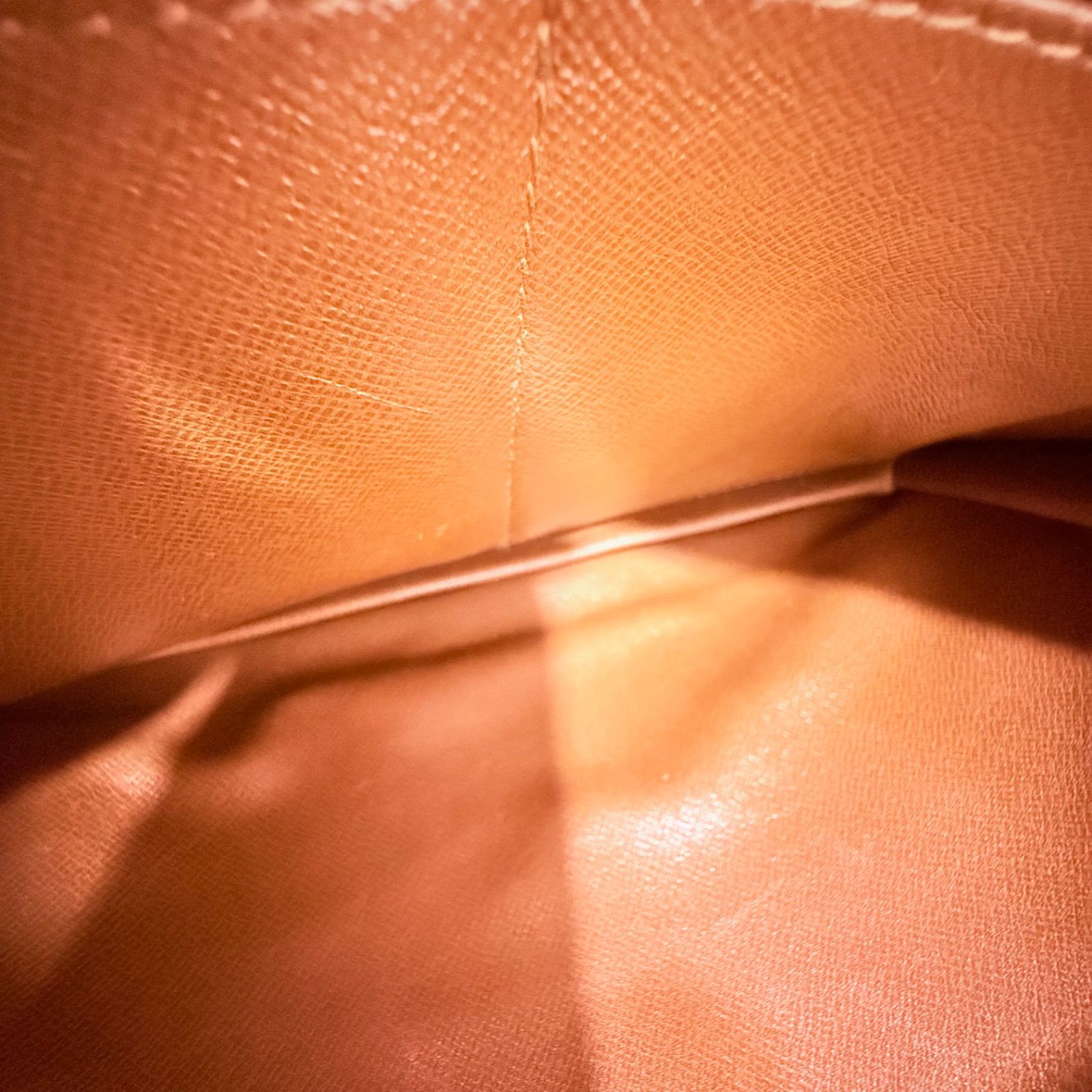 LOUIS VUITTON ルイヴィトン エピ アンギャン ショルダーバック美品 