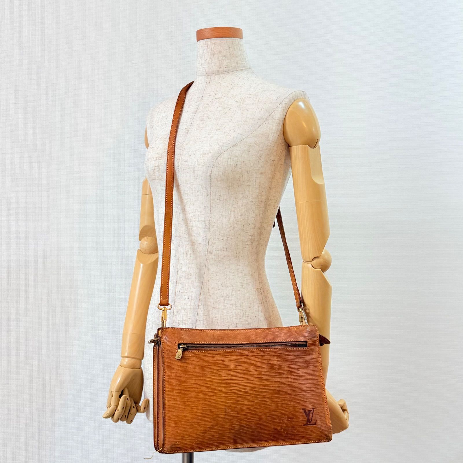 LOUIS VUITTON ルイヴィトン エピ アンギャン ショルダーバック美品 