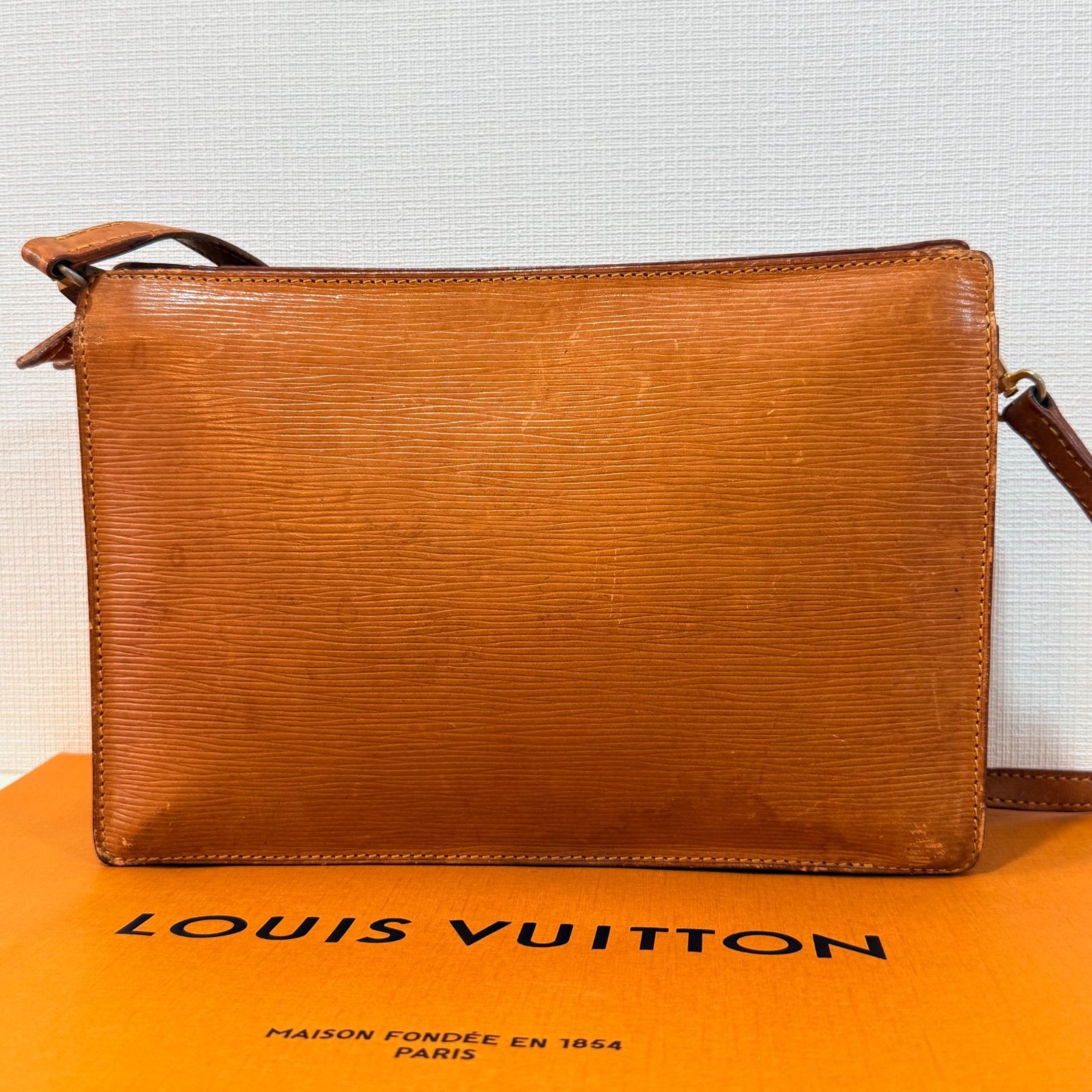 LOUIS VUITTON ルイヴィトン エピ アンギャン ショルダーバック美品 