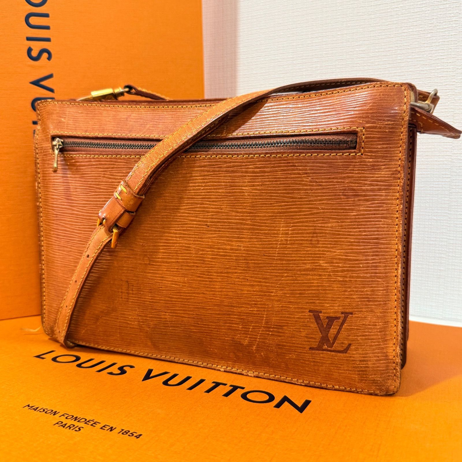 LOUIS VUITTON ルイヴィトン エピ アンギャン ショルダーバック美品 