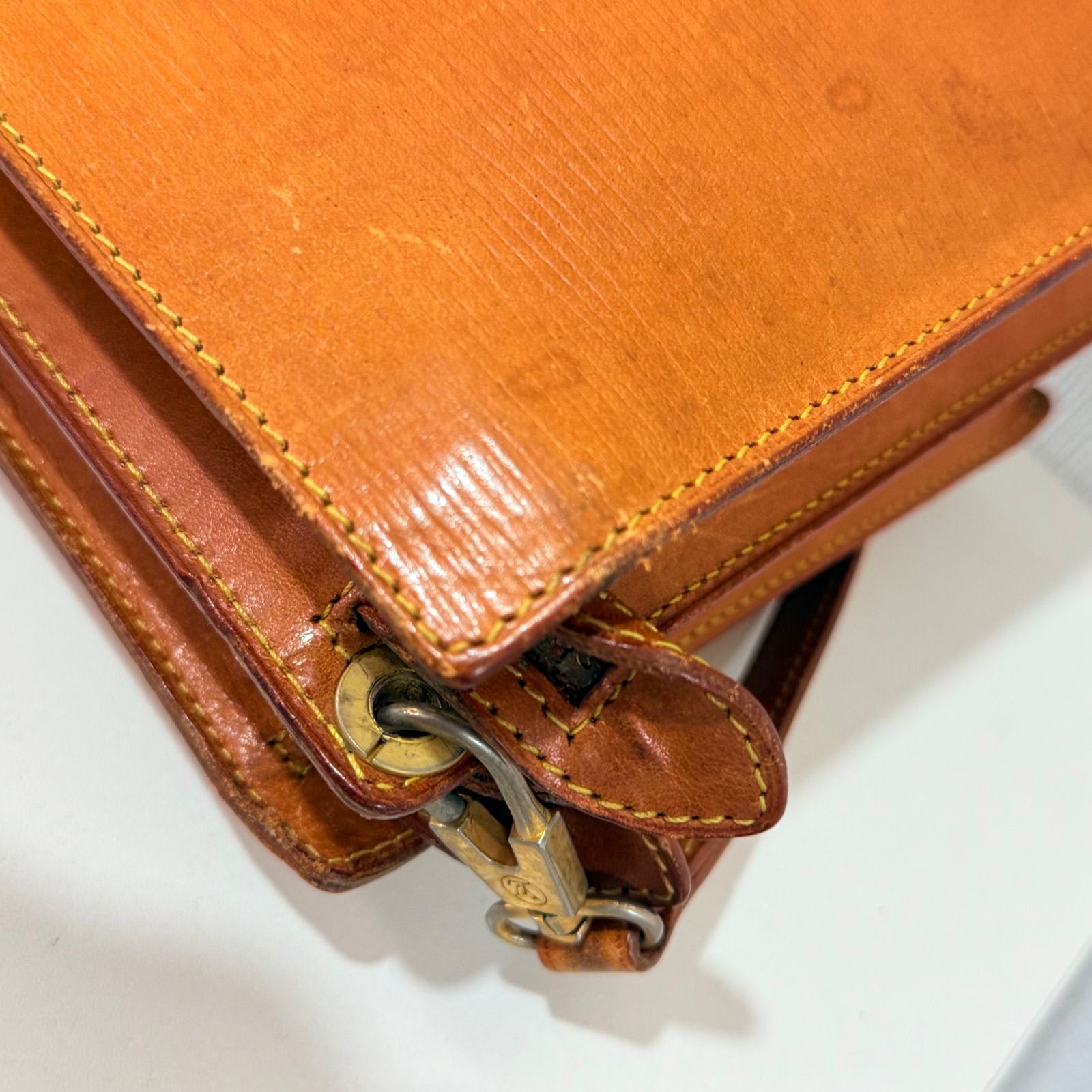 LOUIS VUITTON ルイヴィトン エピ アンギャン ショルダーバック美品 