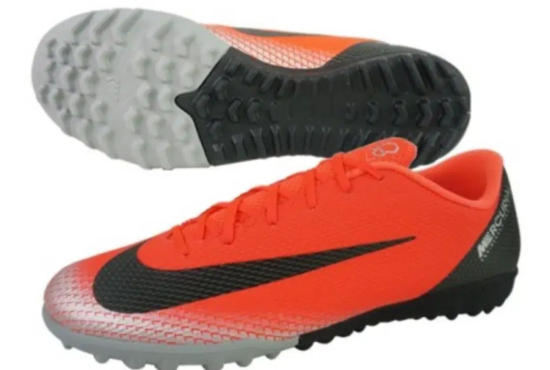 NIKE サッカーシューズ