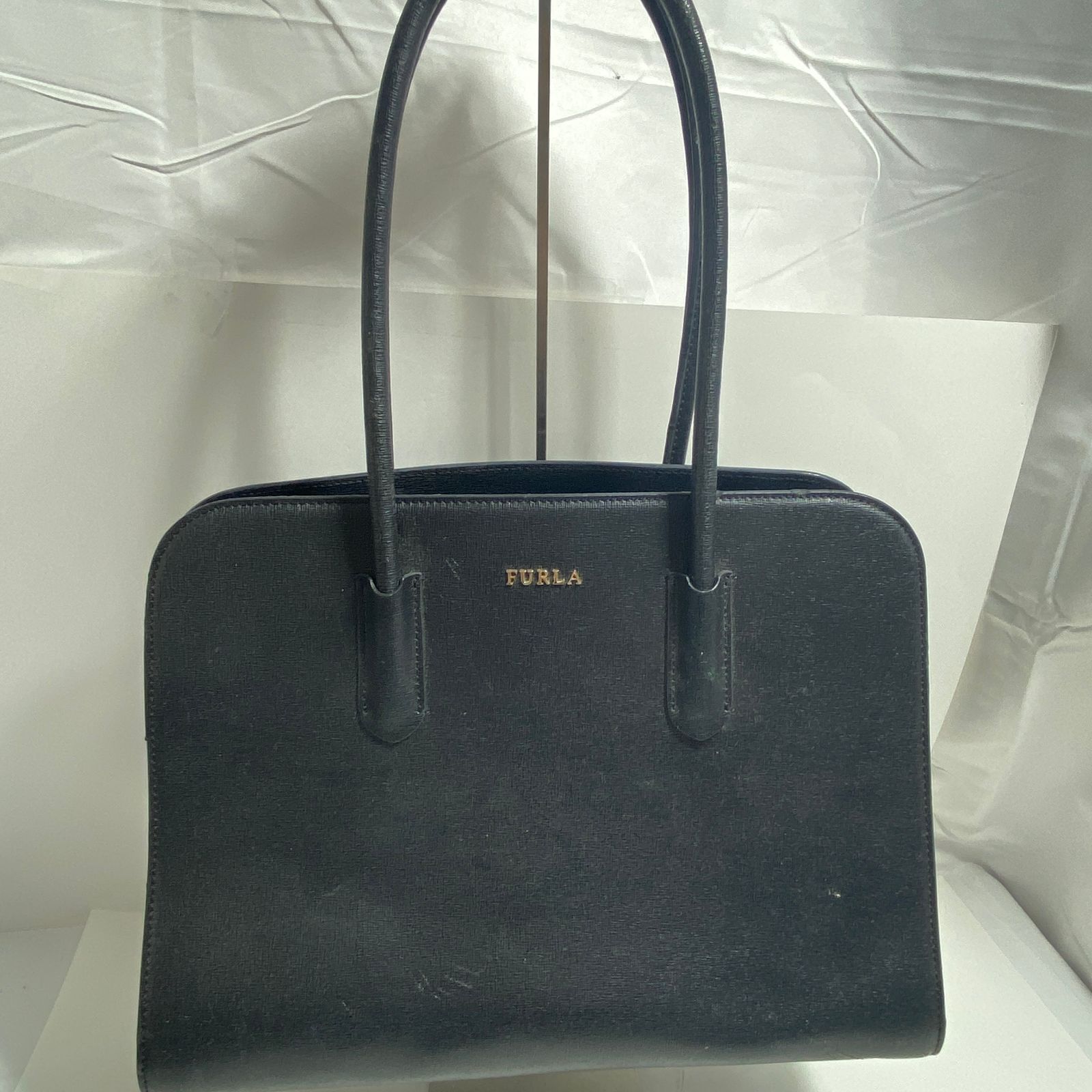 フルラ FURLA ショルダーバッグ 肩がけ 黒 ブラック 鞄 ロゴ ビジネス M