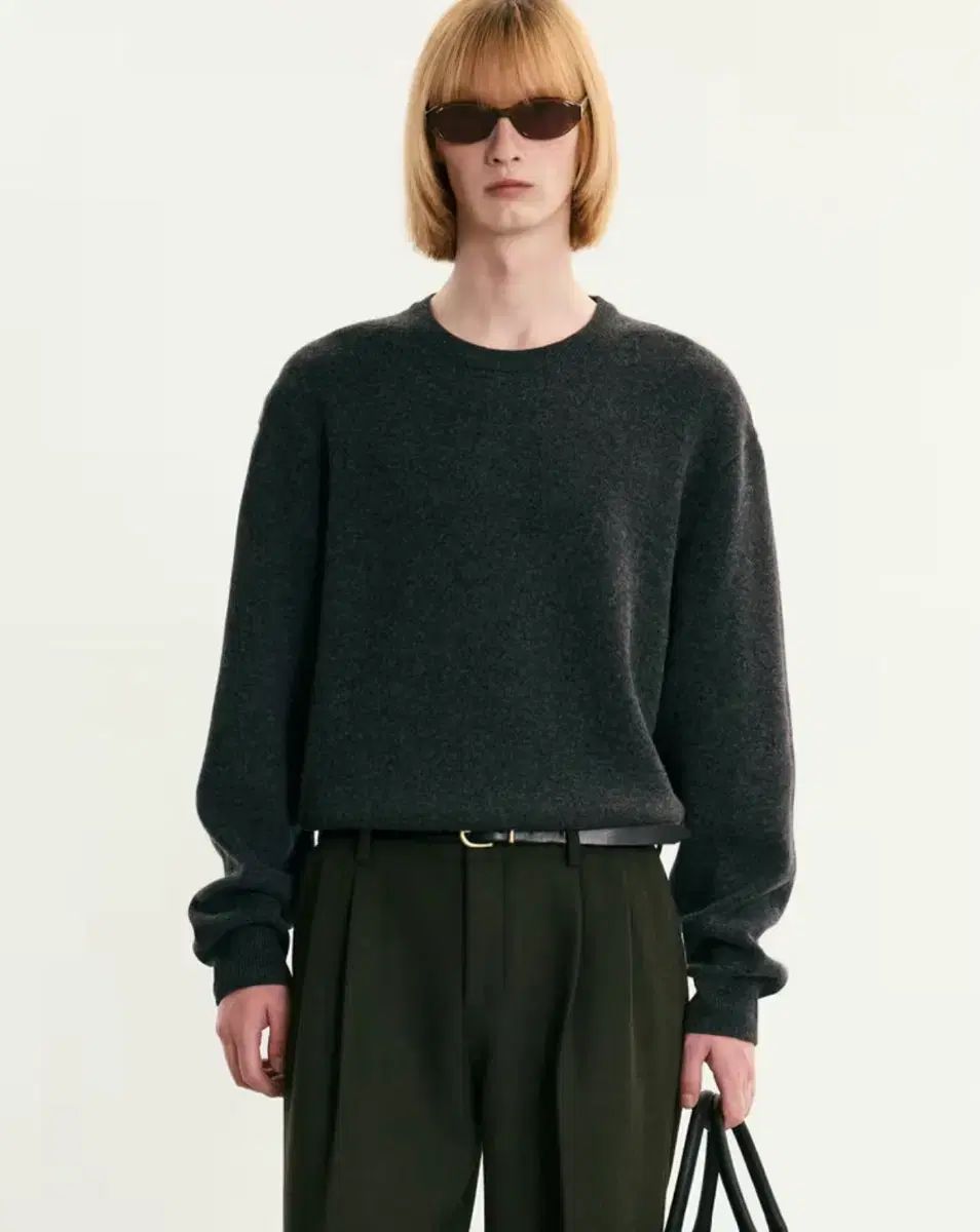 (105) 25FW TNGT カシミア ブレンド ラウンドネック ニット ダークグレー