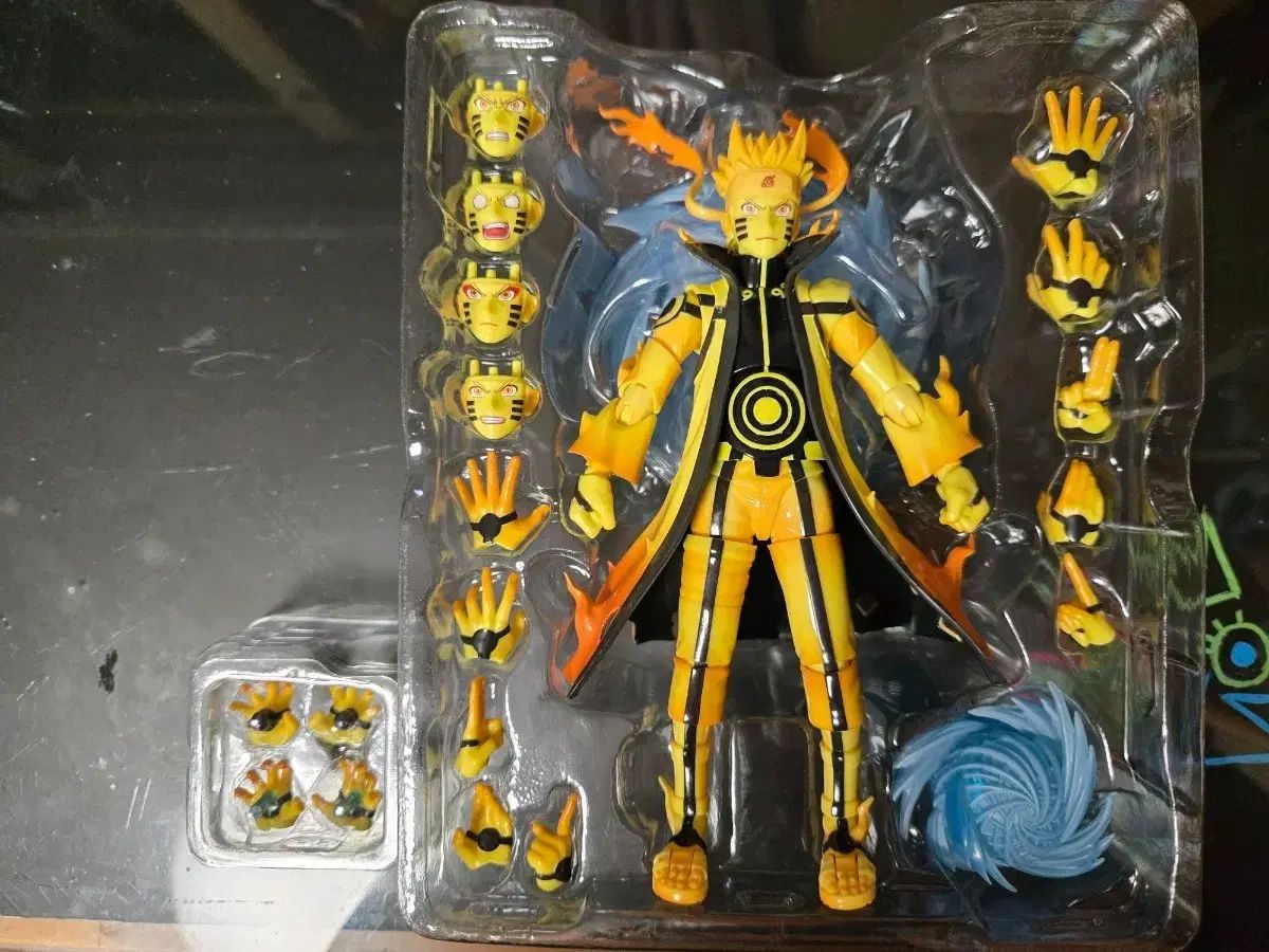 SHF ウズマキ NARUTO -ナルト- (クラマ Glitch Mode)