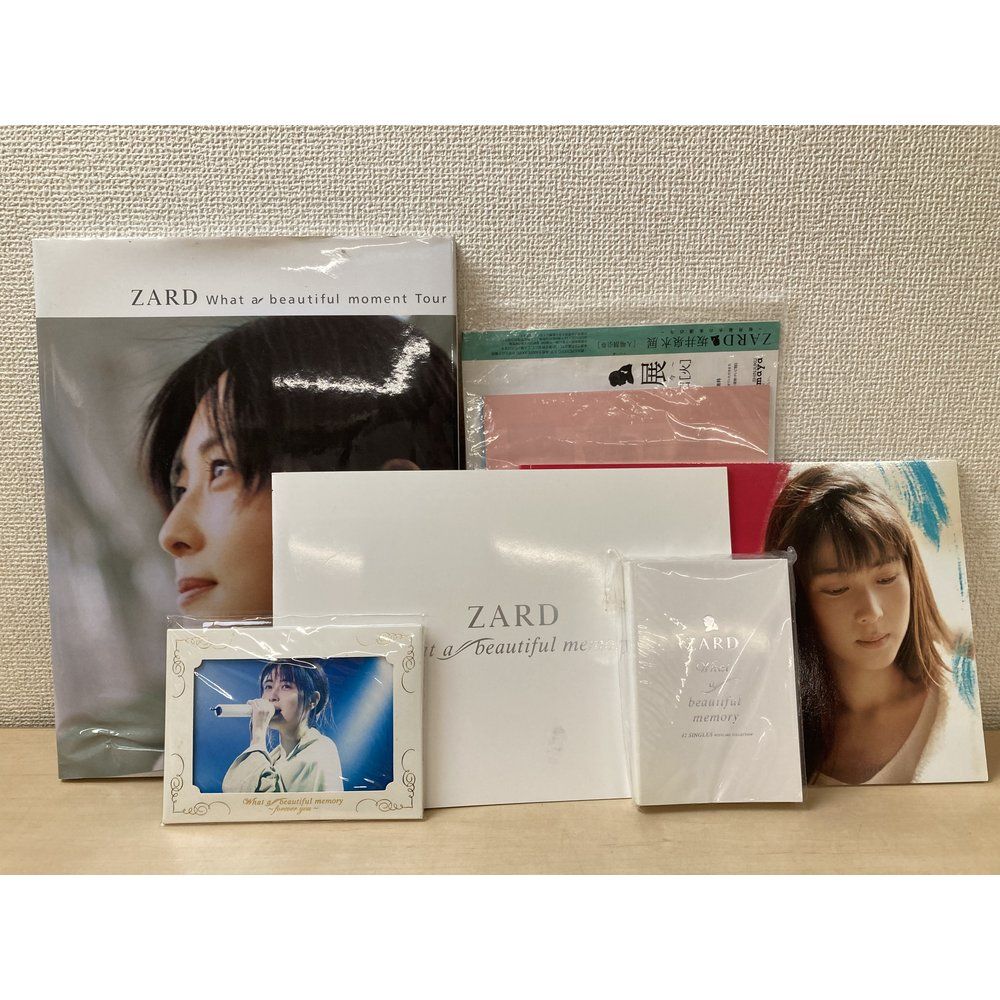 ZARD　坂井泉水　写真集 ポストカード等まとめて　5点セット【What a beautiful moment Tour 2004／beautiful memory 2009】【おまけ付】