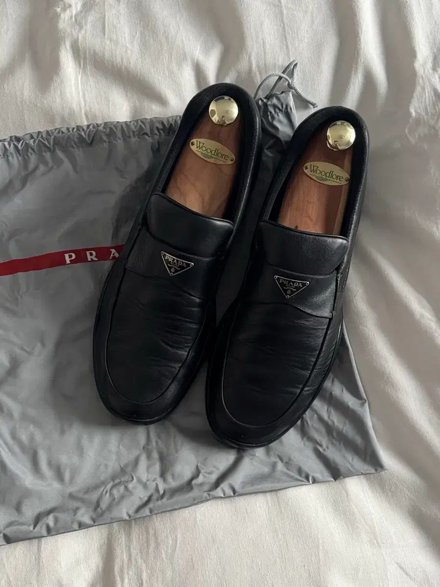 290 PRADA プラダ スポーツ メタル ロゴ ローファー
