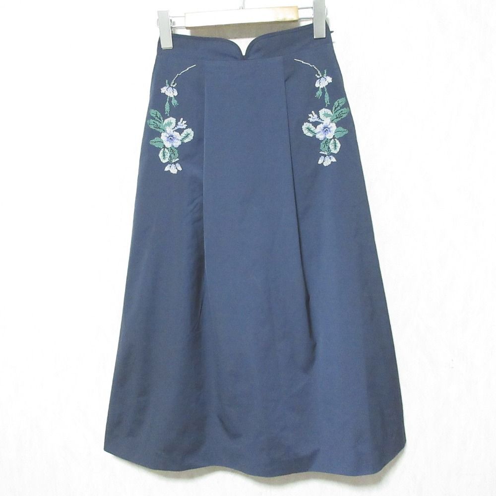 良品 25SS VIVIENNE TAM ヴィヴィアンタム CROSS STITCH FLOWER ON TAFFETA SKIRT フラワー刺繍 ロングスカート 15175220 38 ネイビー レディース 古着 中古 USED