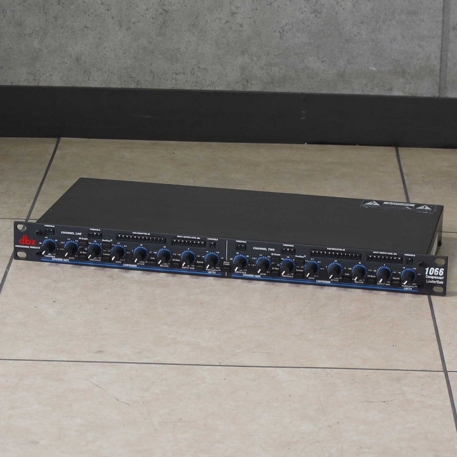 【動作確認済】 dbx 1066 2chコンプレッサー リミッター ゲート 中古 dbx 1066 compressor/Limiter/Gate 2chのコンプレッサー