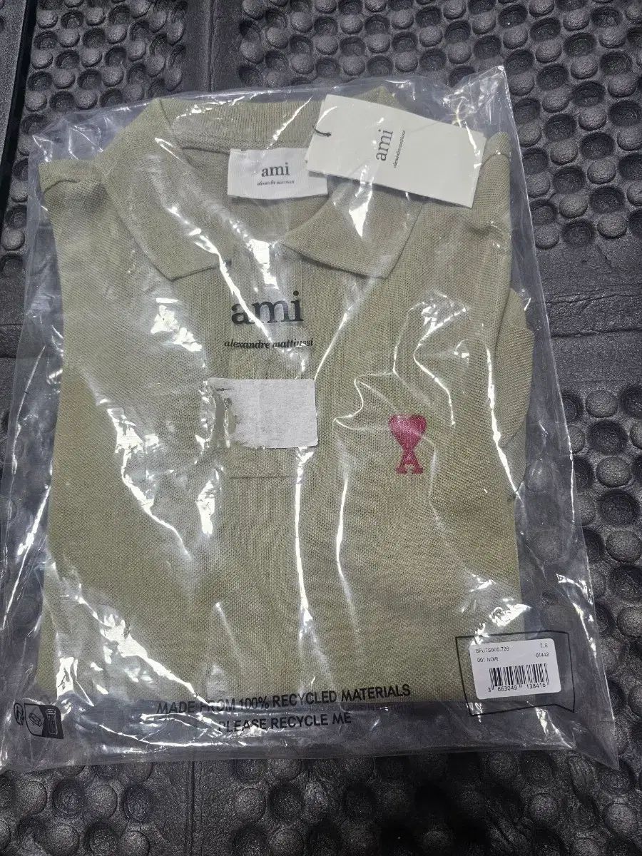 アミ スモール ハート ロゴ カーキ ポロTシャツs