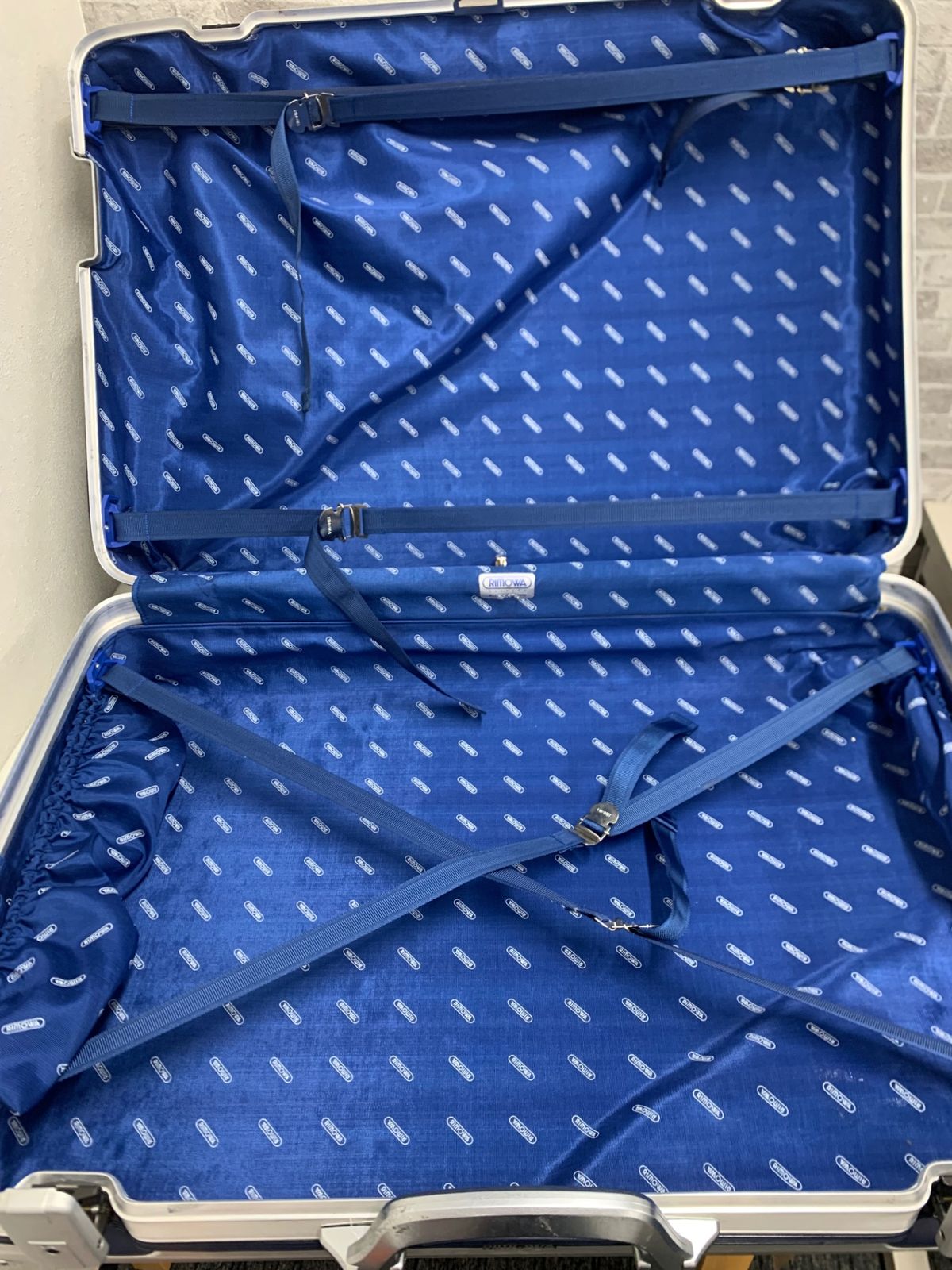 RIMOWA アルミニウムキャリーケース 中型　ジャンク Yahoo!オークション - 「ジャンク」リモワ (スーツケース、トランク