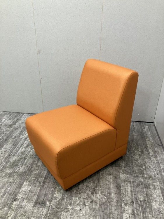 【中古品】 1人用ロビーソファ オレンジ