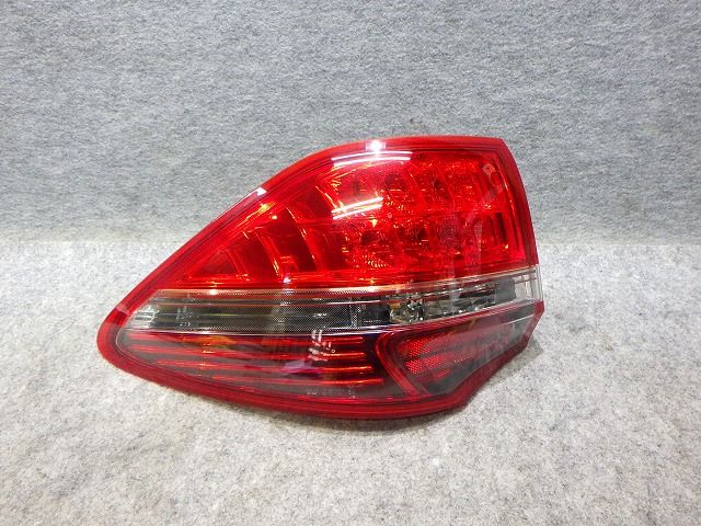 200系　クラウン　ロイヤル　前期　左テール　GRS200/203　30-346　R　81560-30B60　LED球切れ無し　260520042 9,504円