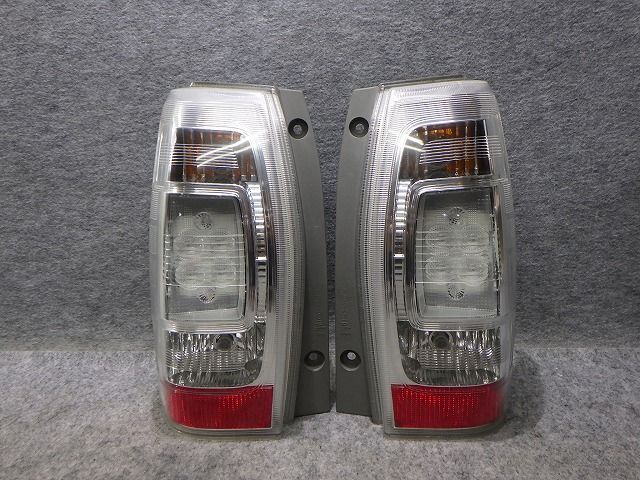 タントエグゼカスタム テール左右 L455S L465S 後期 D111 81550-B2460