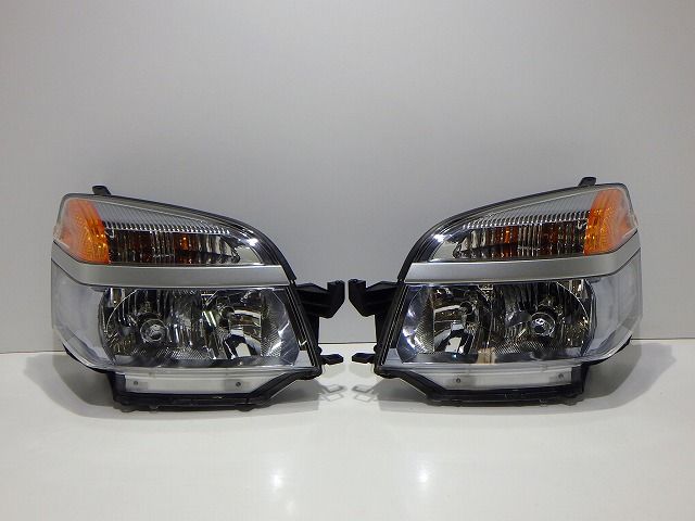 ヴォクシー ヘッドライト左右 HID AZR60/65 前期 28-154 C2 81110/81150-28680 コーティング 綺麗 260520053