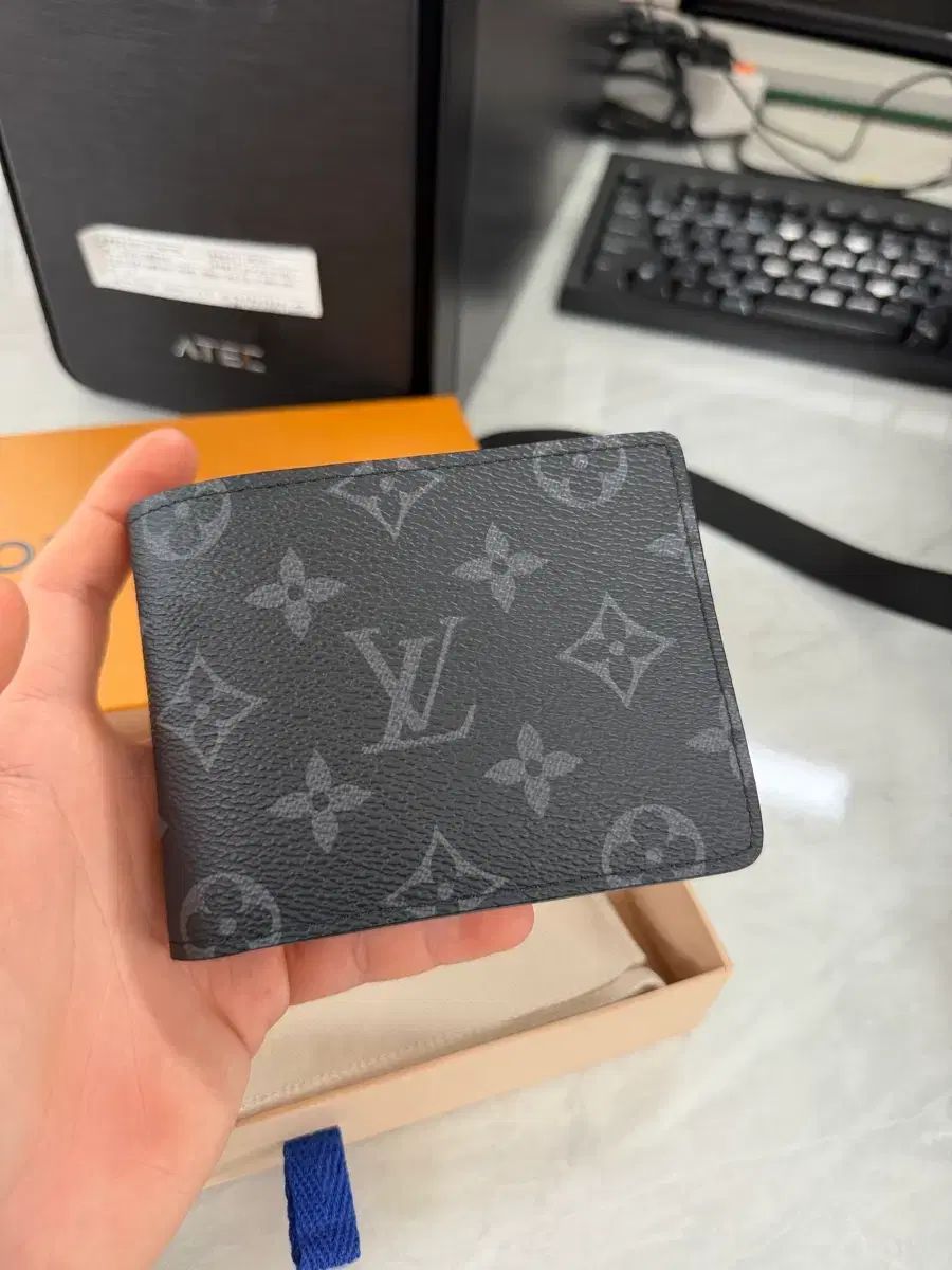 ルイヴィトン エクリプス 二つ折り財布