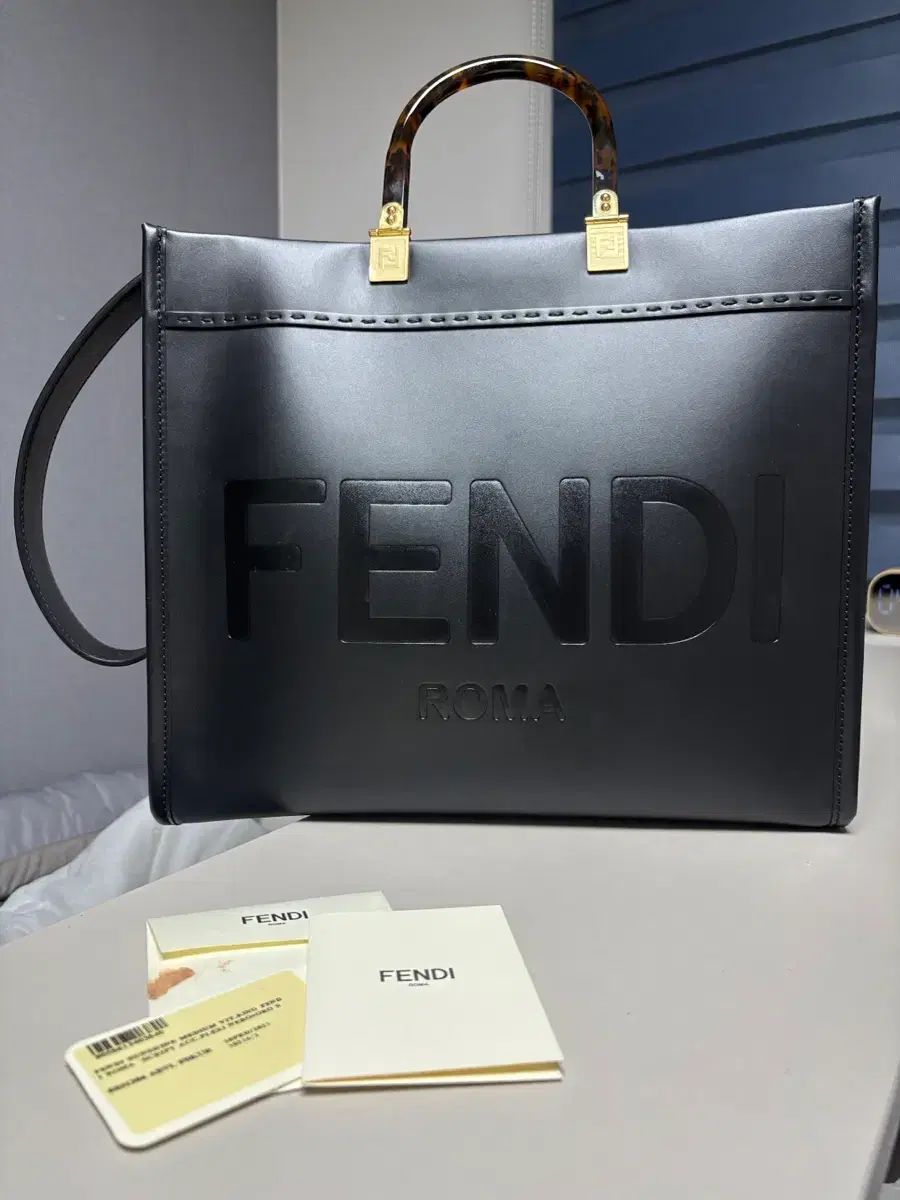 FENDI フェンディ サンシャイン large (ラージ) ブラック