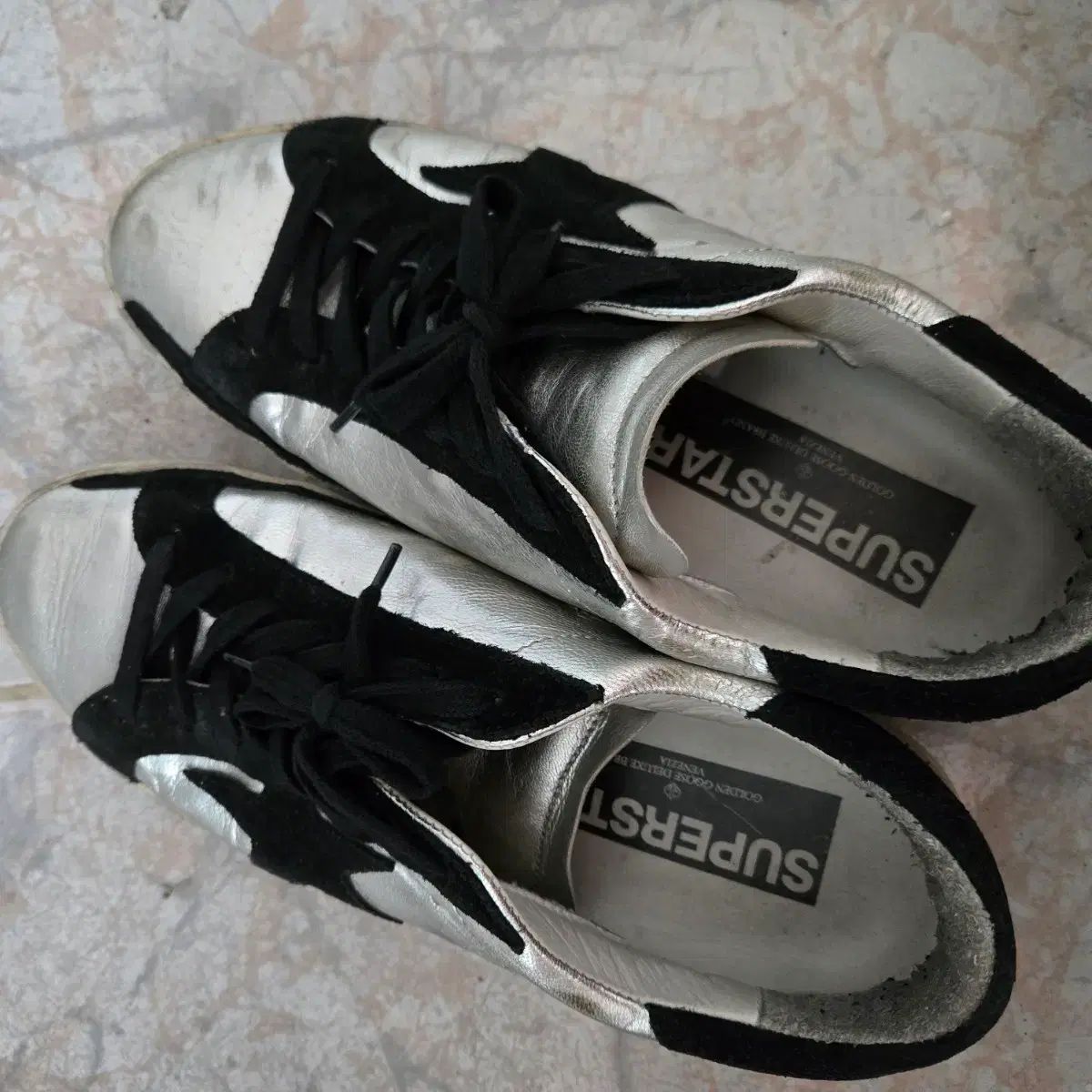 GOLDEN GOOSE ゴールデングース SuperStar シルバー ブラックタブ スニーカー 240