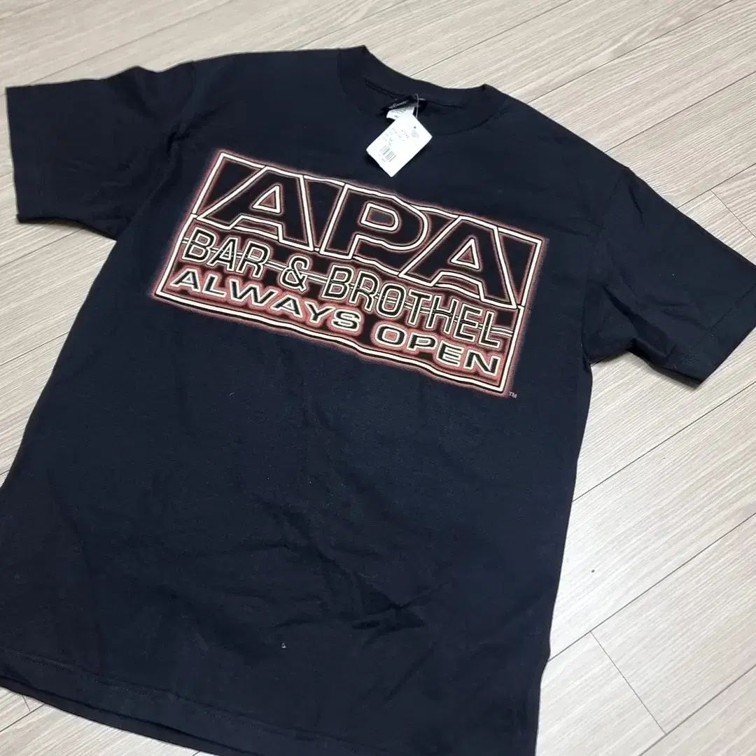 WWF プロレスリング APA Bar & Brothel 半袖バンドTシャツ ブラック