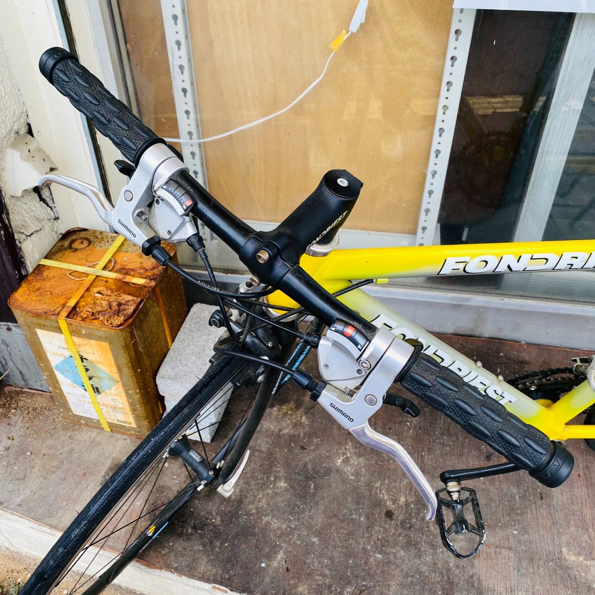 フォンドリエスト Fondriest SHIMANO 105 両輪パンク ロードバイク 