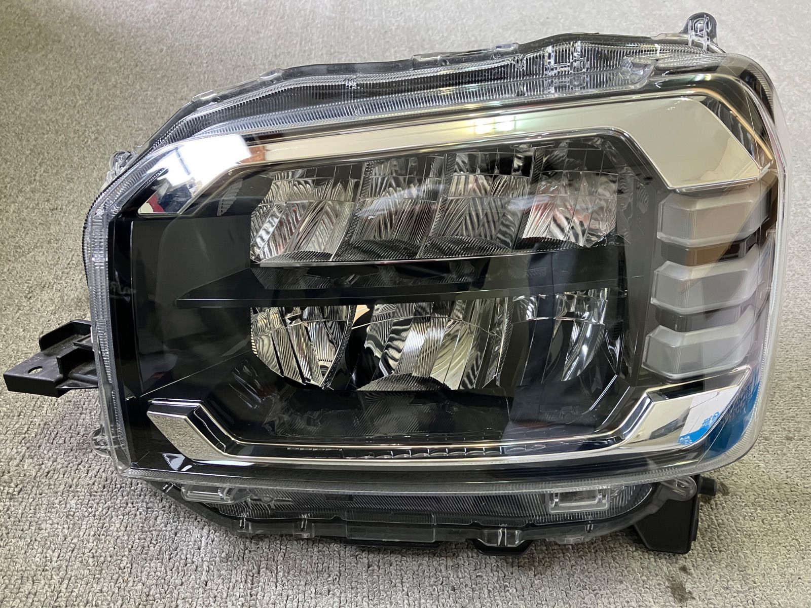 ダイハツ タフト LA900S LA910S 純正 LED ヘッドライト 左 助手席側 KOITO 100-6907D 打刻 FL レンズ面キズなし 美品