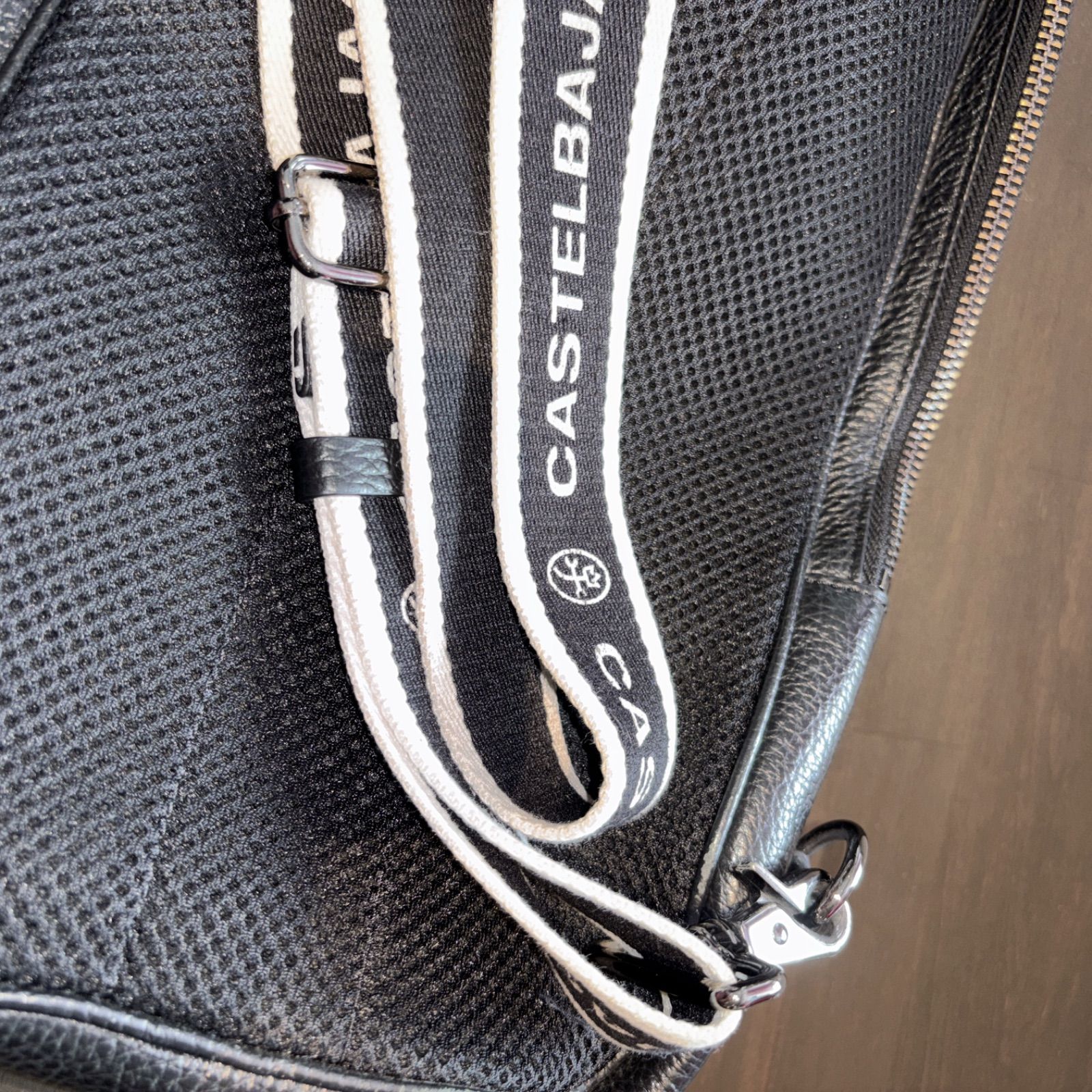 CASTELBAJAC】カステルバジャックブラック ボディバッグ【極美品 