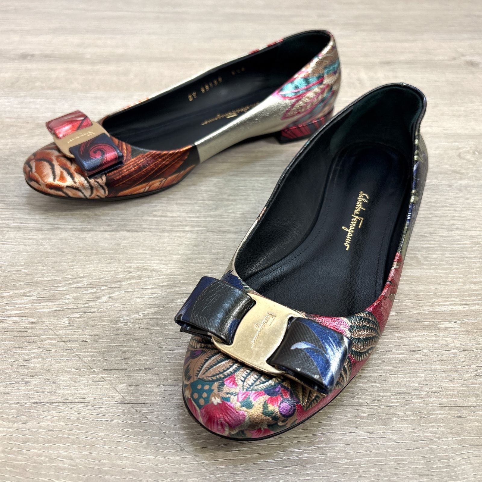 Salvatore Ferragamo サルヴァトーレ・フェラガモ VARINA ヴァリナ 