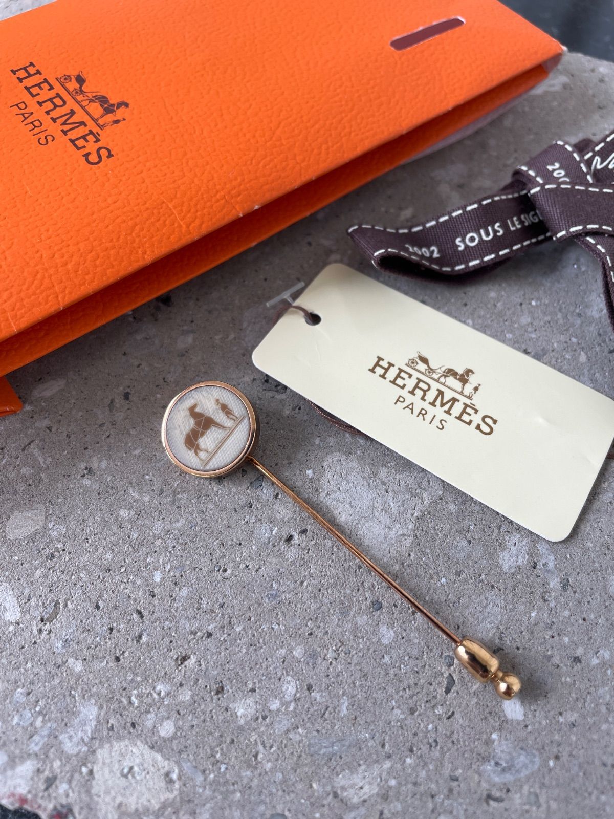 HERMES エルメス コロゾ ピンブローチ コサージュ ゴールド 馬車柄