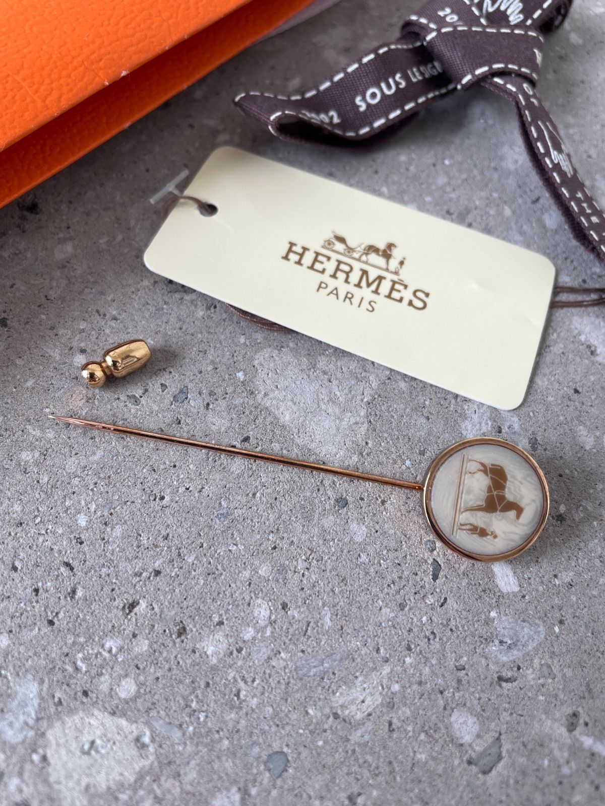 HERMES エルメス コロゾ ピンブローチ コサージュ ゴールド 馬車柄