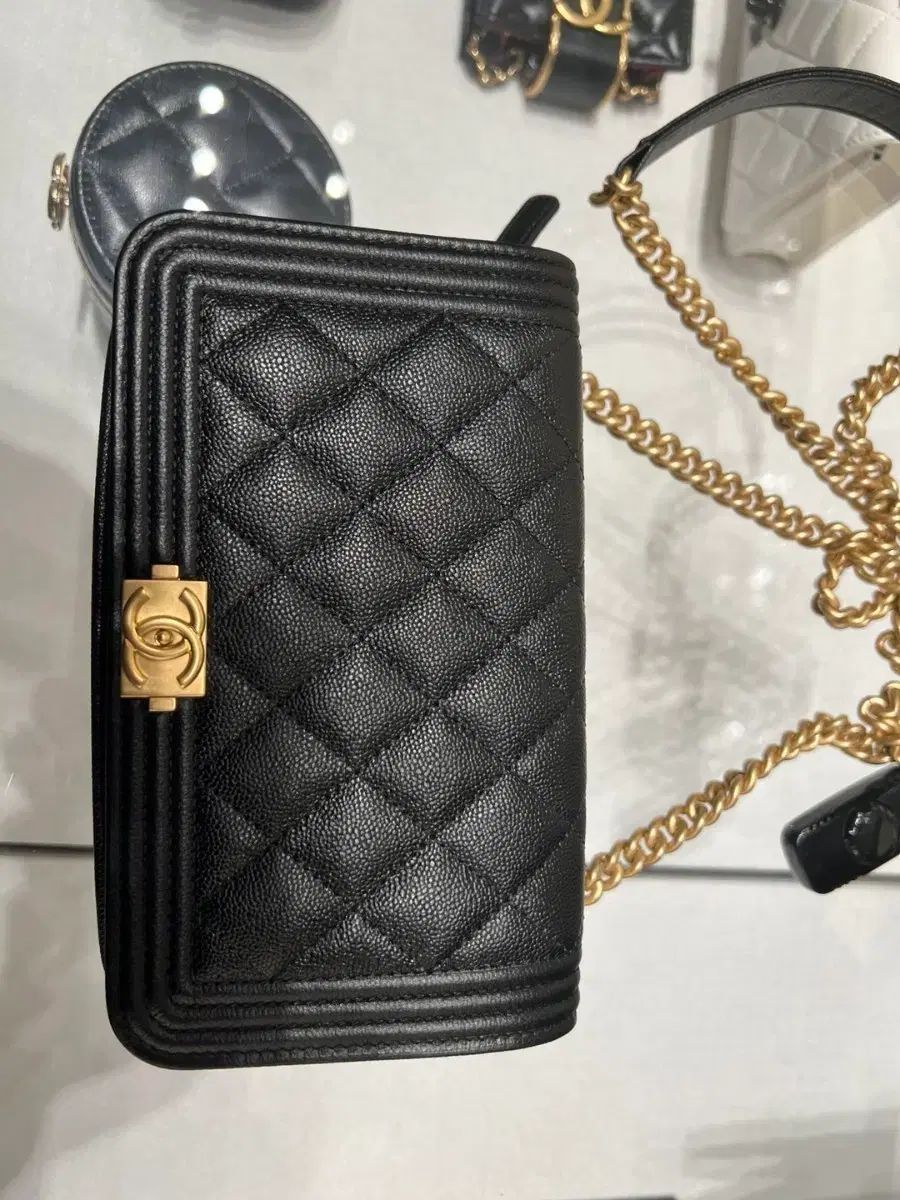 シャネル ボーイ チュール 携帯 ホルダー ゴールド WOC