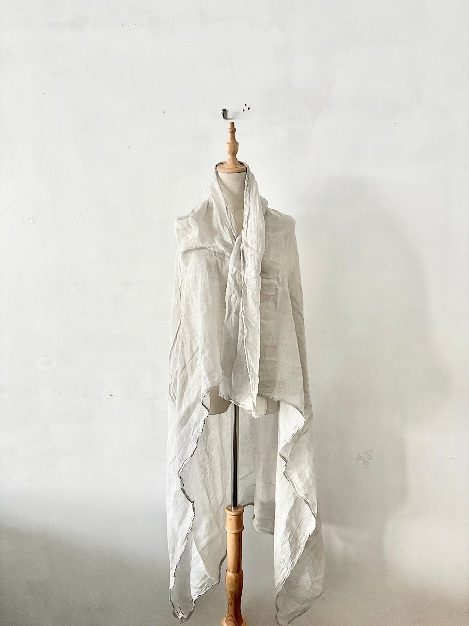 【美品】TOUJOURS トゥジュー リネン100% 大判ストール 淡グレー