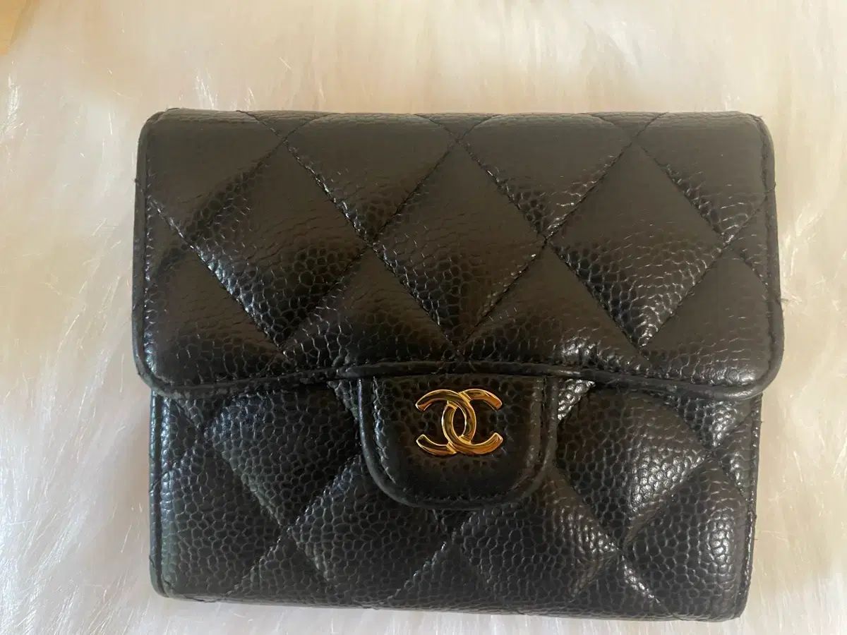 中古ブラック二つ折り財布